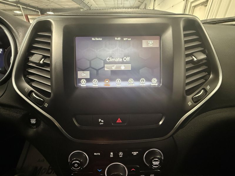 Used 2020 Jeep Cherokee AltitudeImage 31