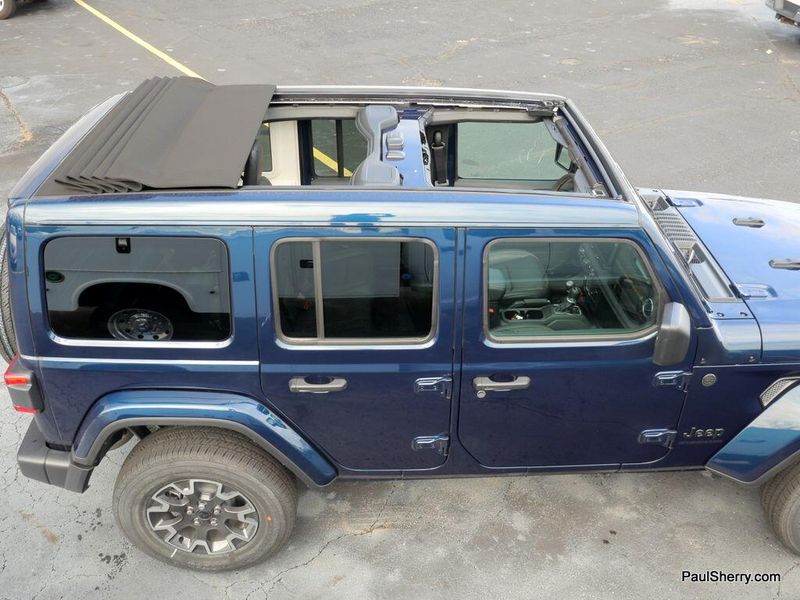 New 2025 Jeep Wrangler 4-door SaharaImage 18