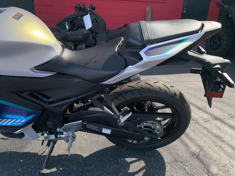 New 2025 Yamaha YZF-R3 ABS Image 11