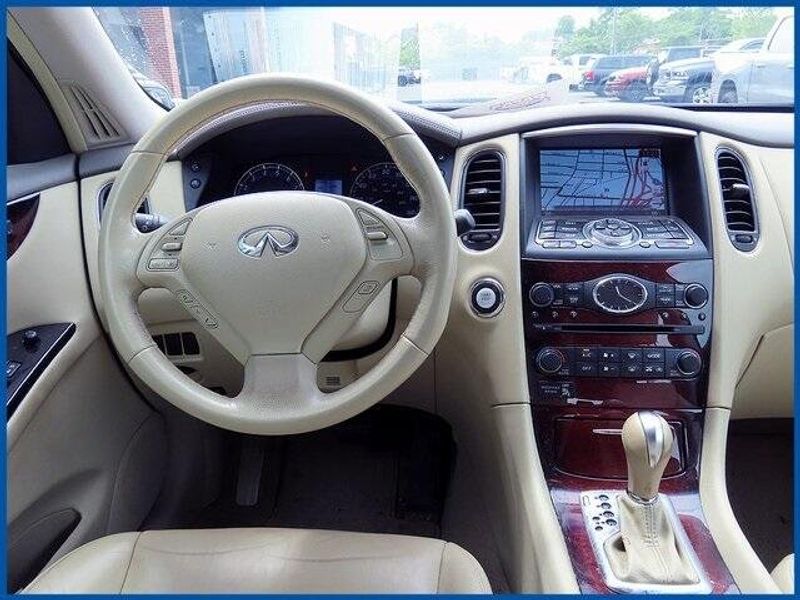 2015 INFINITI QX50 JourneyImage 11