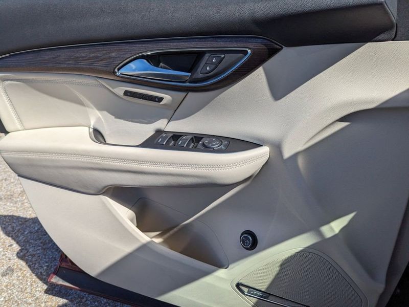 2022 Buick Envision Avenir in a Cinnabar Metallic exterior color and Whisper Beige w/Ebony Accentsinterior. Johnson Dodge 601-693-6343 pixelmotiondemo.com 