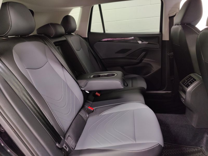 Used 2025 Volkswagen Tiguan SE 4-Motion AWDImage 16