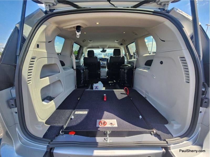 Used 2024 Chrysler Pacifica Touring L