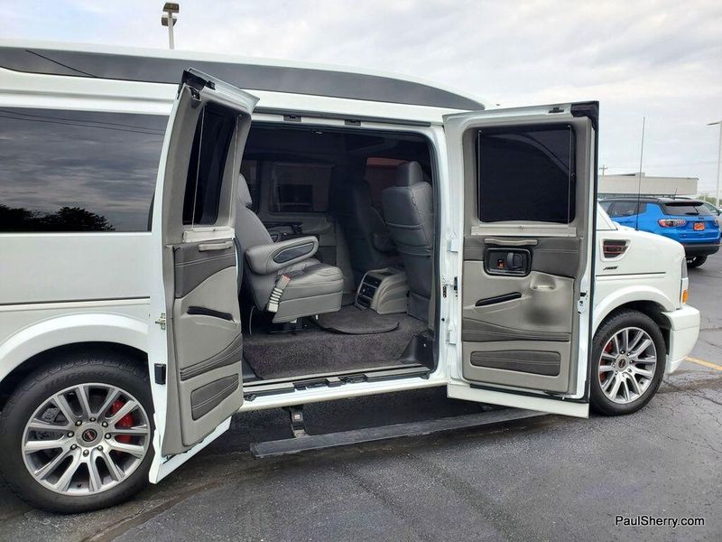 2022 GMC Savana Cargo Image 15