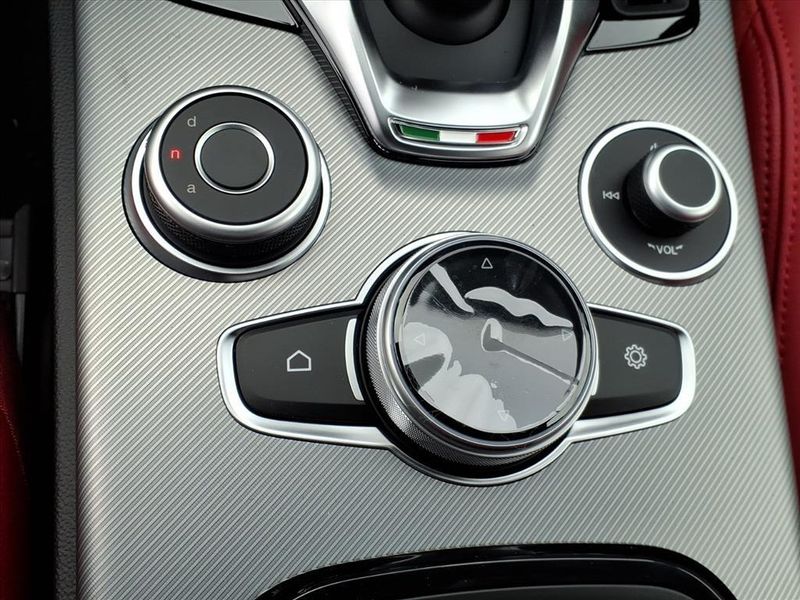 New 2025 Alfa Romeo Stelvio AwdImage 13