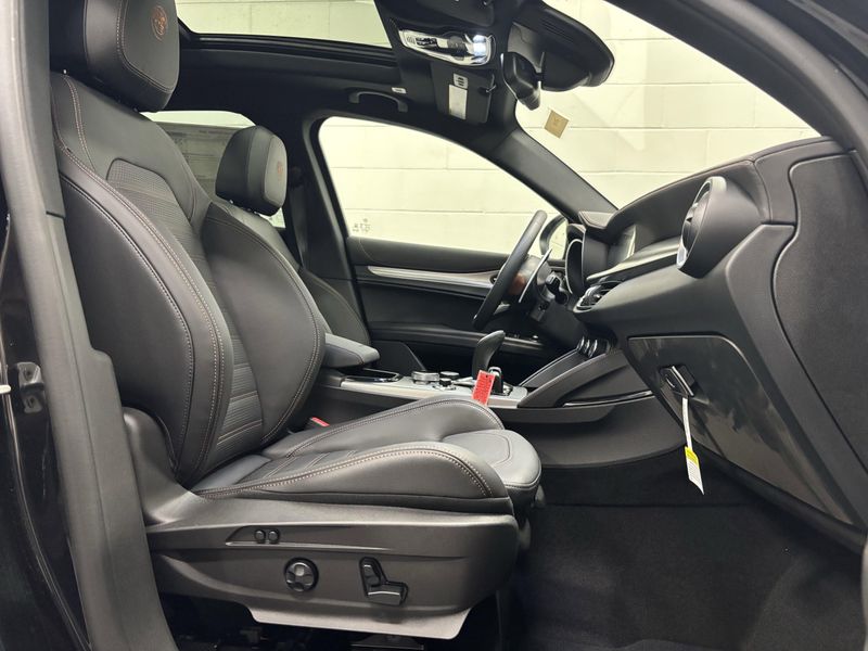 New 2025 Alfa Romeo Stelvio Intensa AwdImage 10