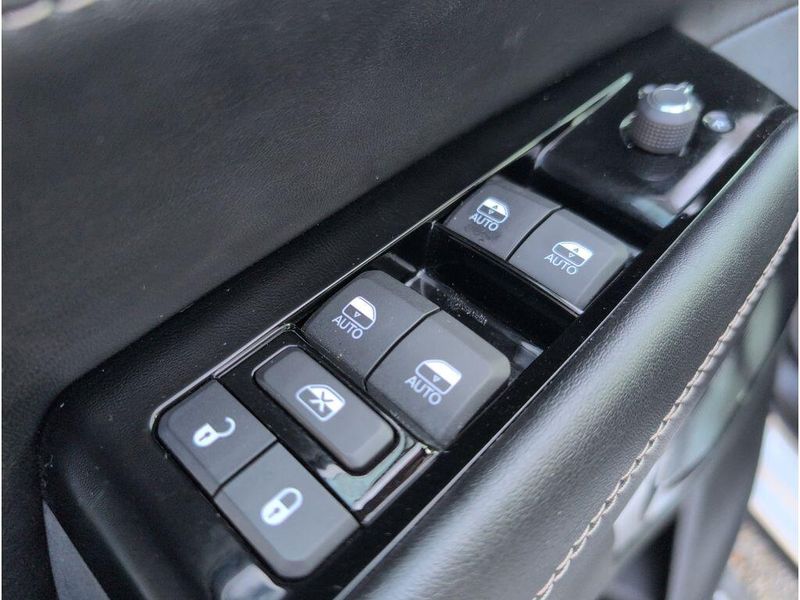 2023 Jeep Wagoneer L Series IIIImage 12