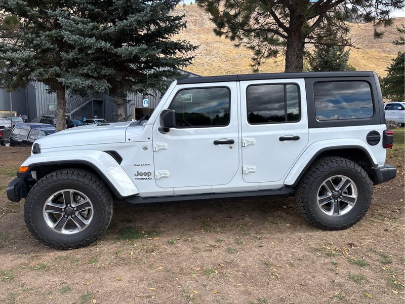 2018 Jeep Wrangler Unlimited Sahara photo 4