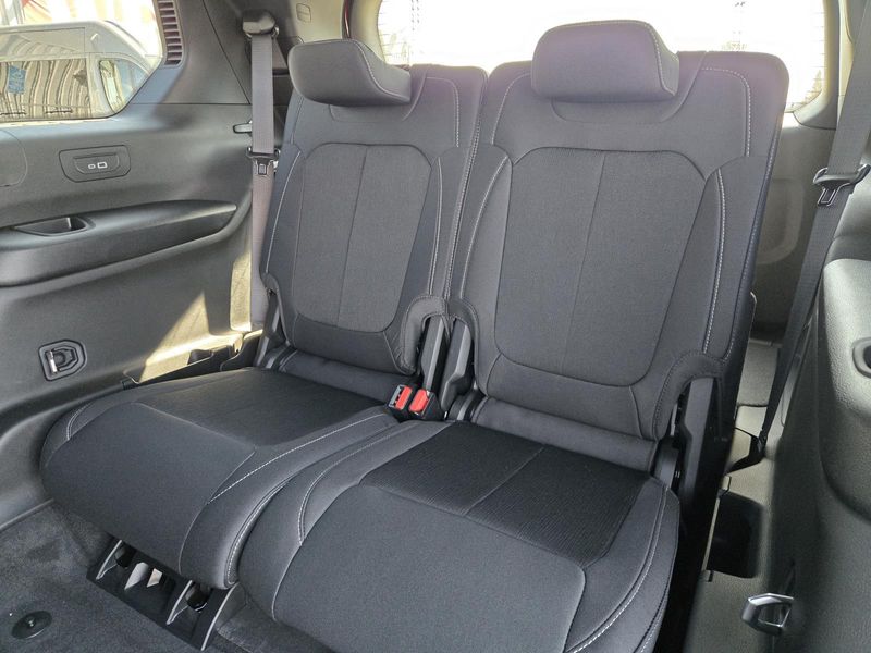 New 2026 Jeep Grand Cherokee L Laredo X 4x2
