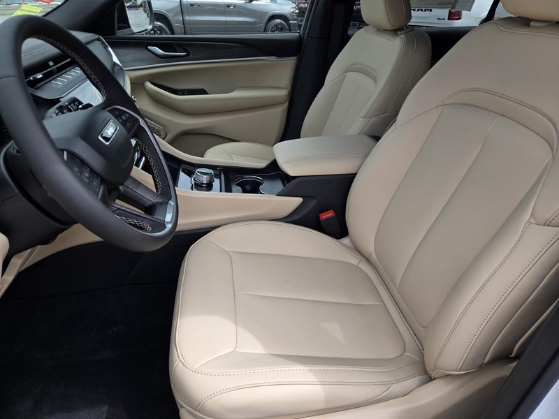 New 2026 Jeep Grand Cherokee L Limited 4x2
