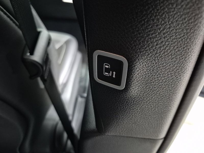 New 2025 Chrysler Pacifica SelectImage 9
