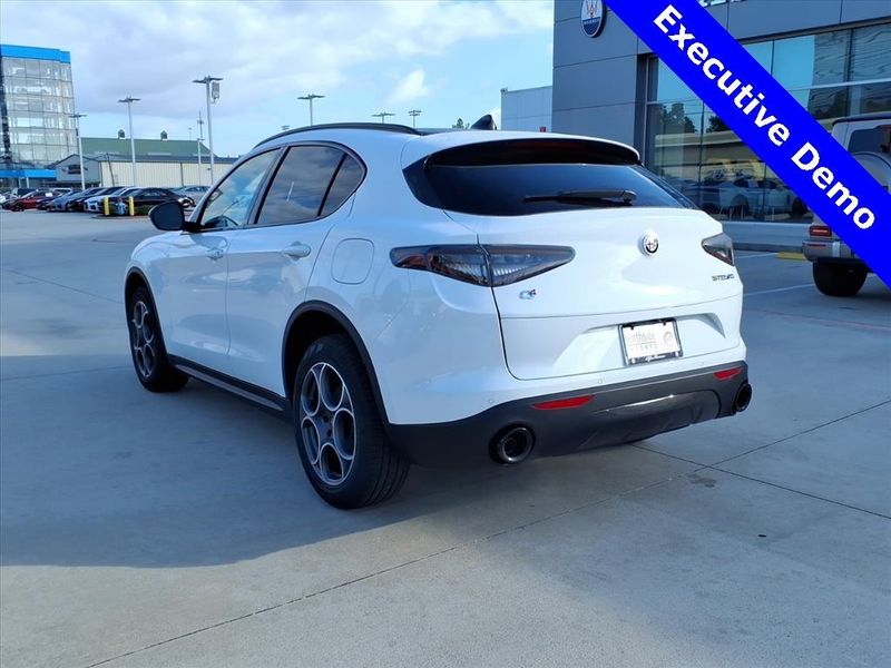 New 2025 Alfa Romeo Stelvio AWDImage 8