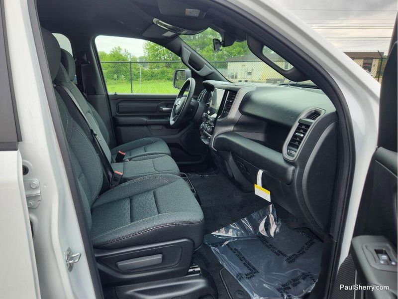 New 2026 RAM 1500 Express Crew Cab 4x4 5'7' Box