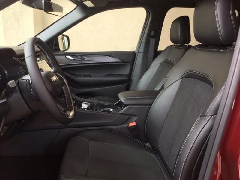 2025 Jeep Grand Cherokee Altitude X 4x2Image 15