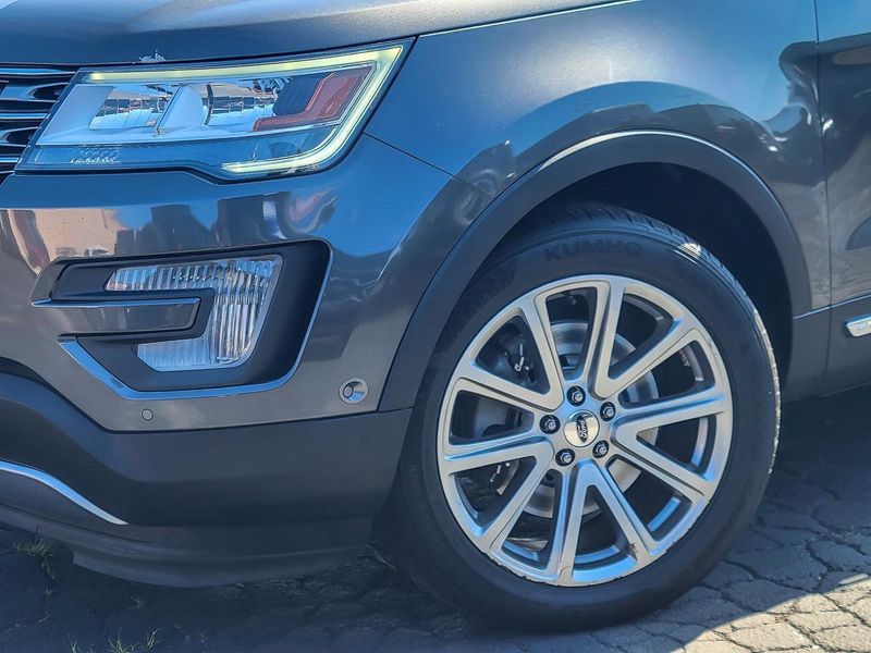 2017 Ford Explorer Limited photo 3