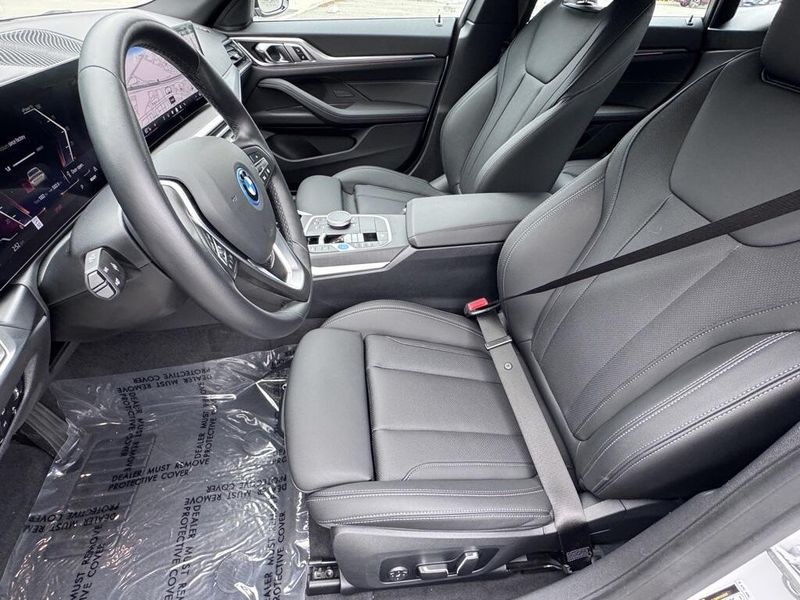 2024 BMW i4 eDrive35Image 21