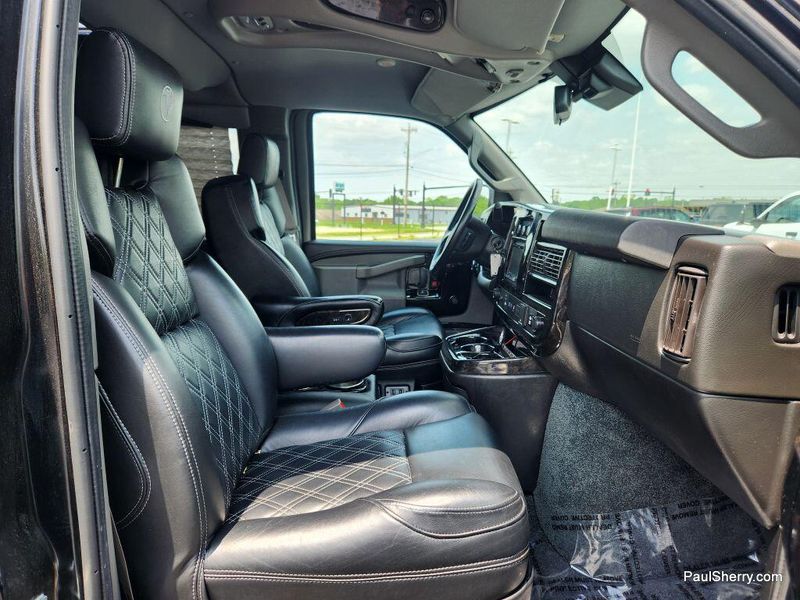 2020 GMC Savana Cargo Image 31