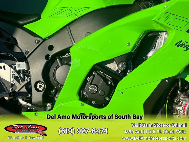 2024 Kawasaki ZX1002TRFNL-GN1  in a LIME GREEN/EBONY exterior color. Del Amo Motorsports of South Bay (619) 547-1937 delamomotorsports.com 