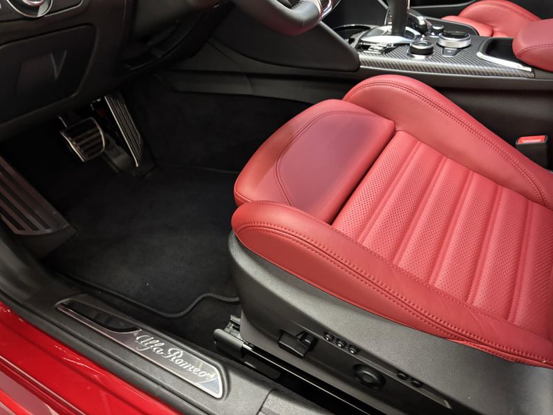 New 2024 Alfa Romeo Giulia Quadrifoglio Carbon RwdImage 4