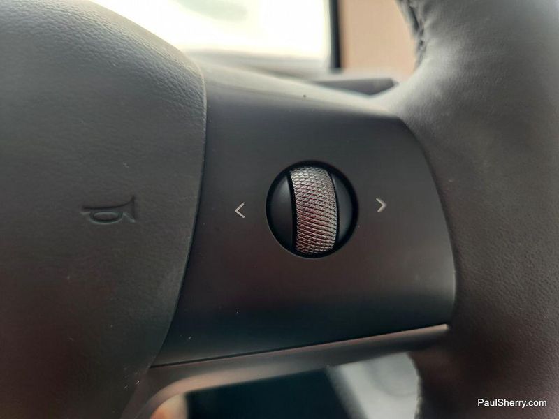 2024 Tesla Model Y Long RangeImage 39