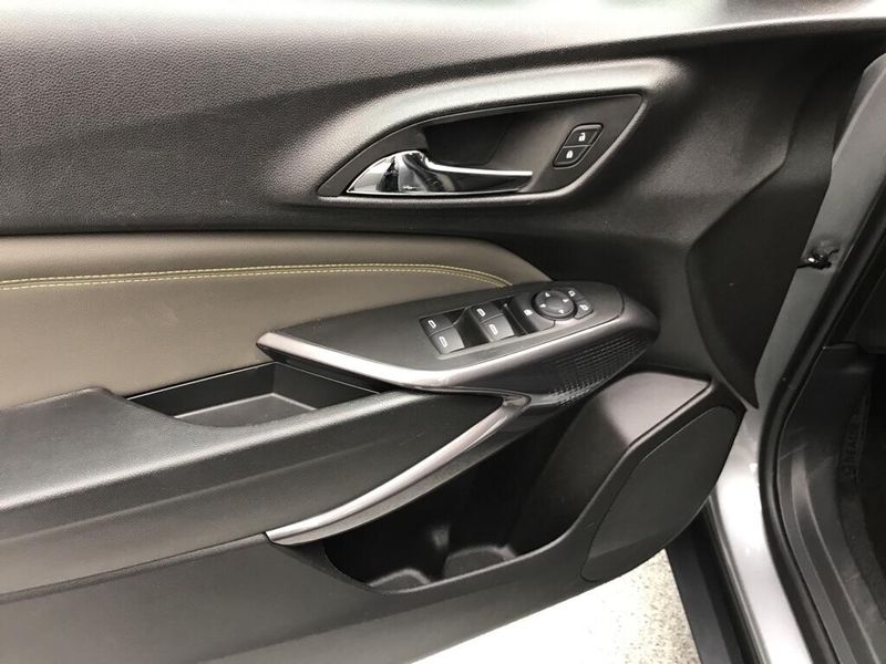 Used 2025 Chevrolet Trax ActivImage 8