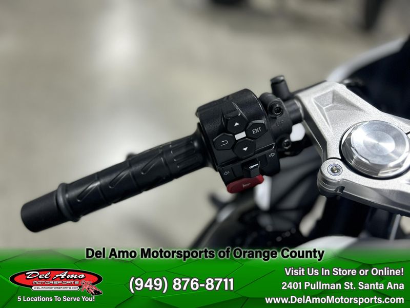 2025 CFMOTO 300SS Image 12