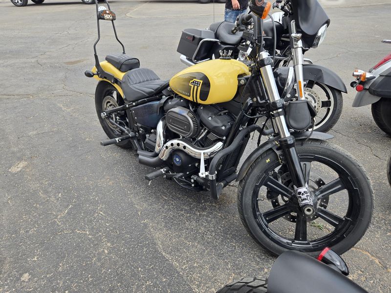 USED 2023 HARLEY SOFTAIL STREET BOB 114 Image 1