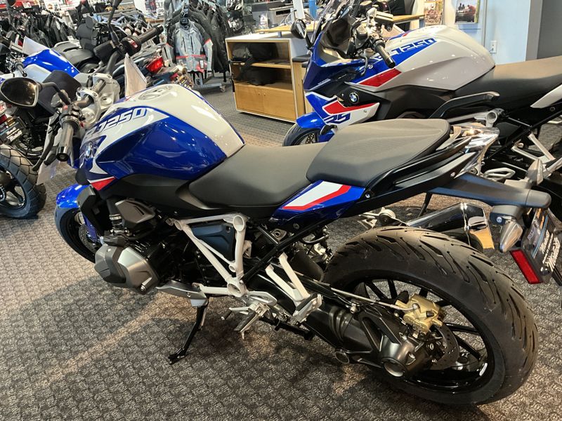 2023 BMW R1250R in a RACING BLUE METALLIC exterior color. BMW Motorcycles of Modesto 209-524-2955 bmwmotorcyclesofmodesto.com 