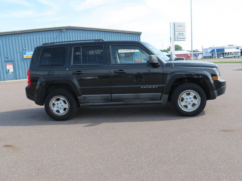 Used 2011 Jeep Patriot Sport 4x4 4dr SUVImage 1