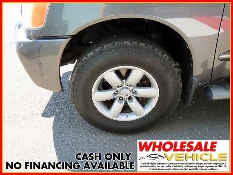 Used 2011 Nissan Titan SVImage 4