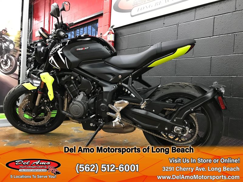 2024 Triumph TRIDENT 660  in a MATTE JET BLACK/MATTE SILVER ICE exterior color. Del Amo Motorsports of Long Beach (562) 362-3160 delamomotorsports.com 