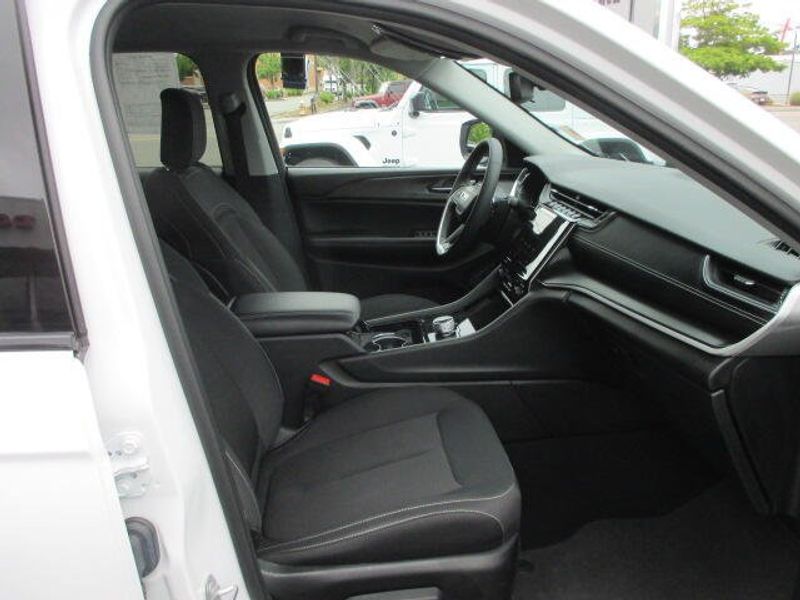 Used 2023 Jeep Grand Cherokee LaredoImage 25