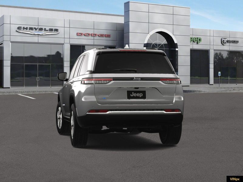 2024 Jeep Grand Cherokee 4xe photo 11