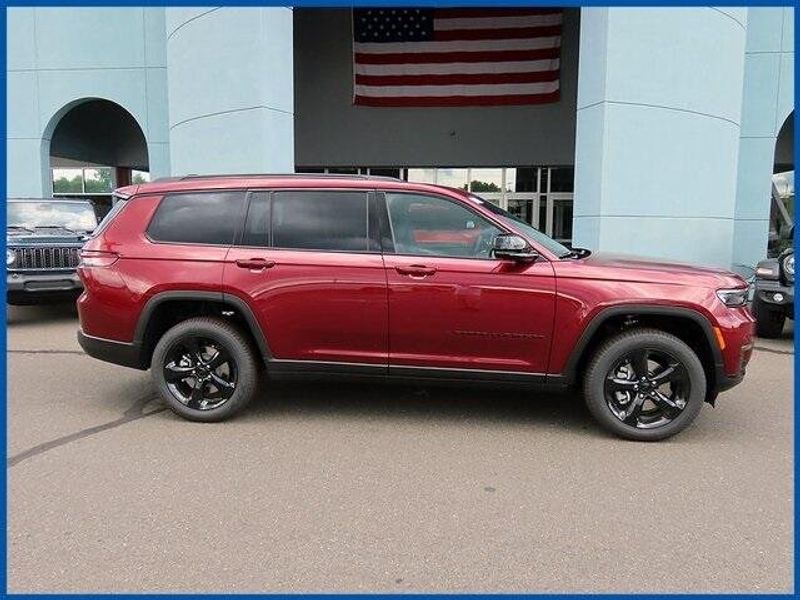 New 2025 Jeep Grand Cherokee LimitedImage 2