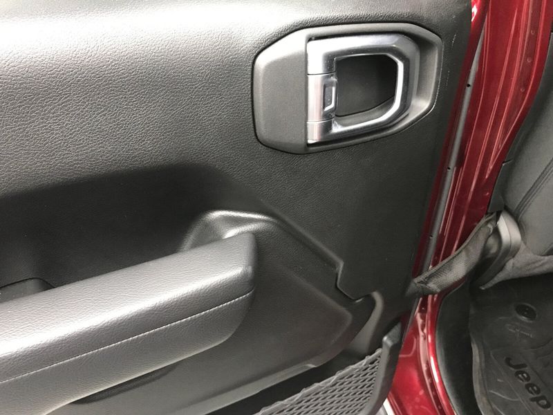 2022 Jeep Gladiator Willys photo 13