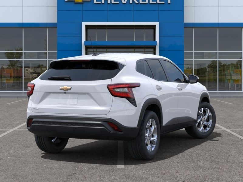 2025 Chevrolet Trax LSImage 4