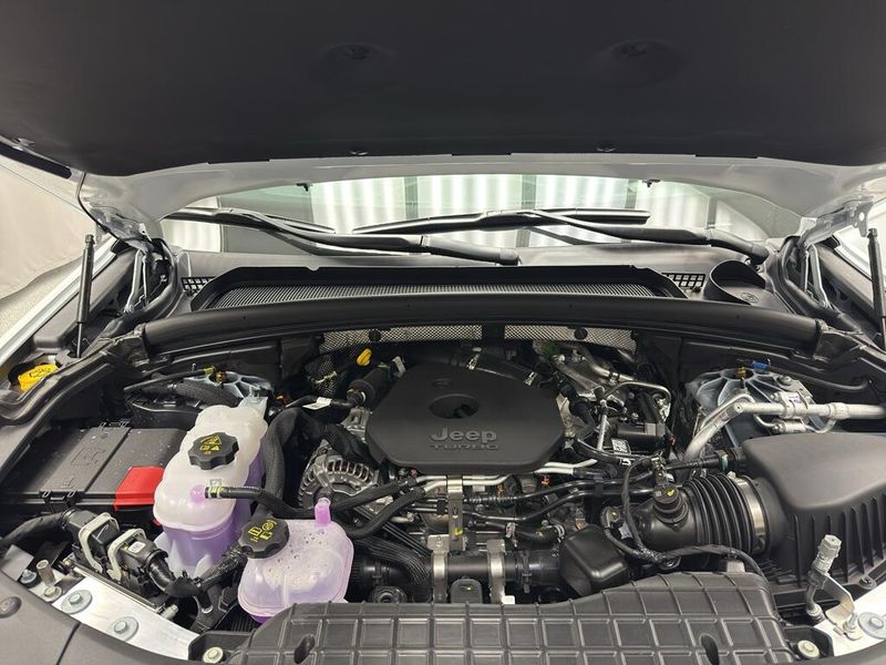 New 2026 Jeep Grand Cherokee Summit 4x4Image 6