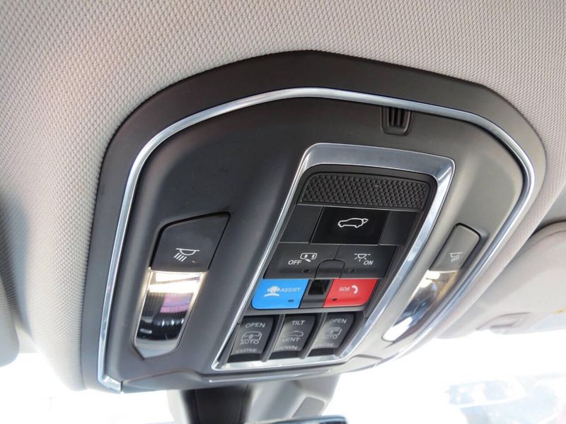 Used 2021 Jeep Grand Cherokee L Limited 4x4 4dr SUVImage 18