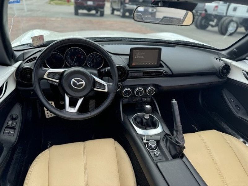 2019 Mazda MX-5 Miata ClubImage 13