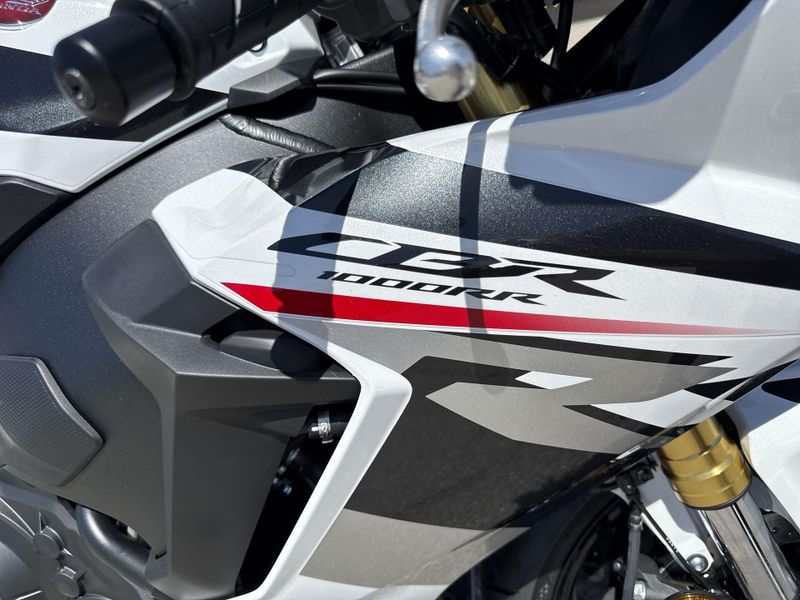New 2027 Honda CBR1000RR Image 11