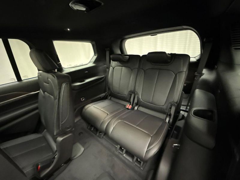 New 2025 Jeep Grand Cherokee L Limited 4x4Image 15