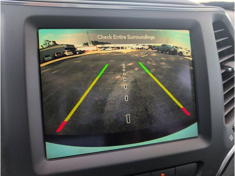 2023 Jeep Cherokee Altitude LuxImage 15