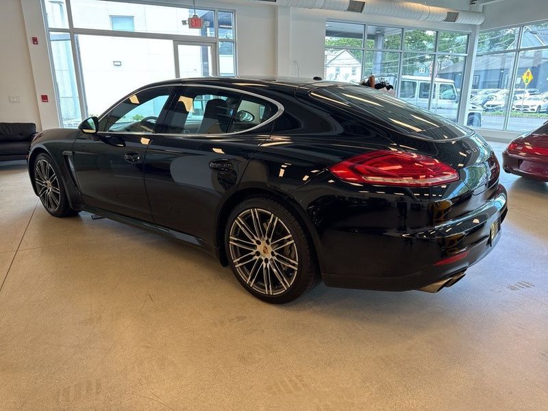 2015 Porsche Panamera 4SImage 13