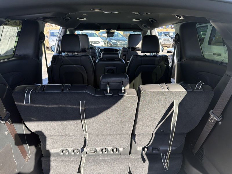 Used 2025 Chrysler Pacifica SelectImage 12