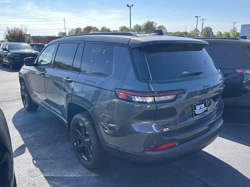 New 2025 Jeep Grand Cherokee L Limited 4x4Image 9