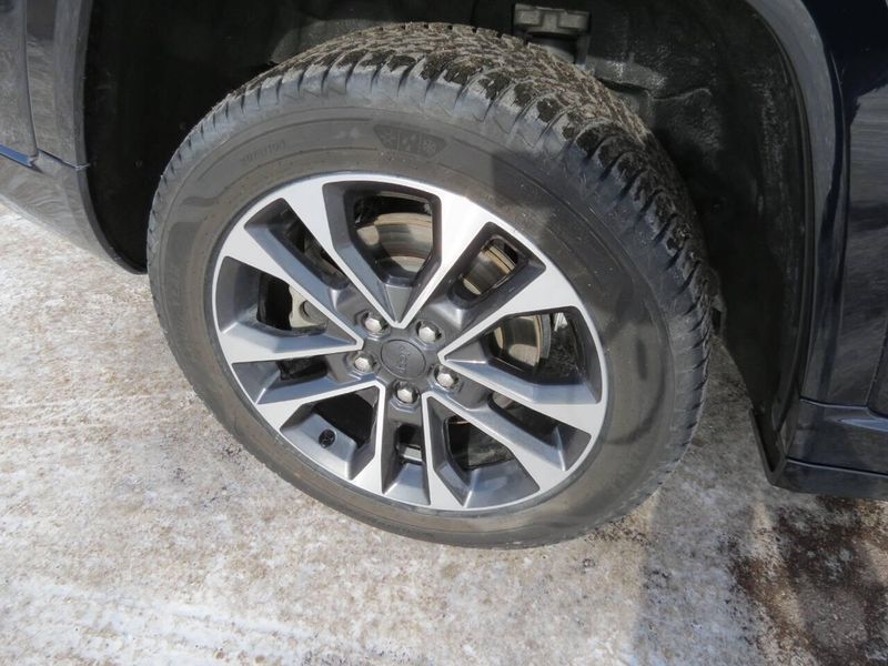 Used 2024 Jeep Grand Cherokee L Overland 4x4 4dr SUVImage 8