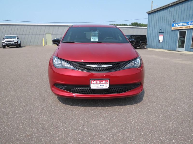 New 2026 Chrysler Voyager LxImage 4