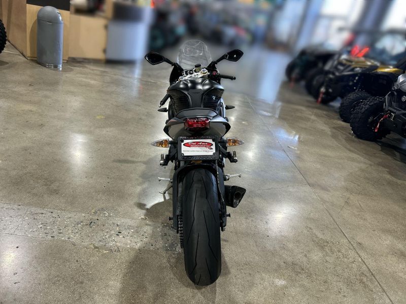 2017 Triumph DAYTONA 675 R Image 12