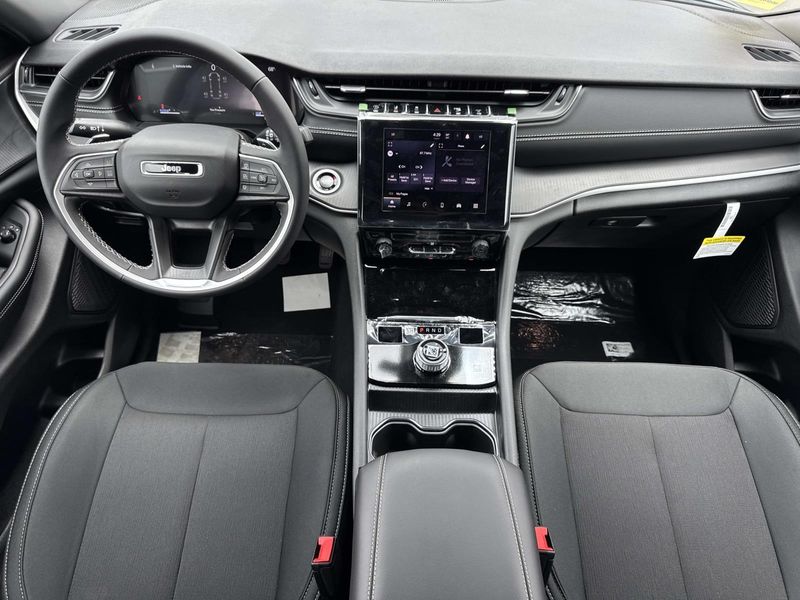 New 2026 Jeep Grand Cherokee L Laredo 4x2