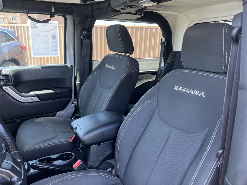 Used 2018 Jeep Wrangler JK SaharaImage 7